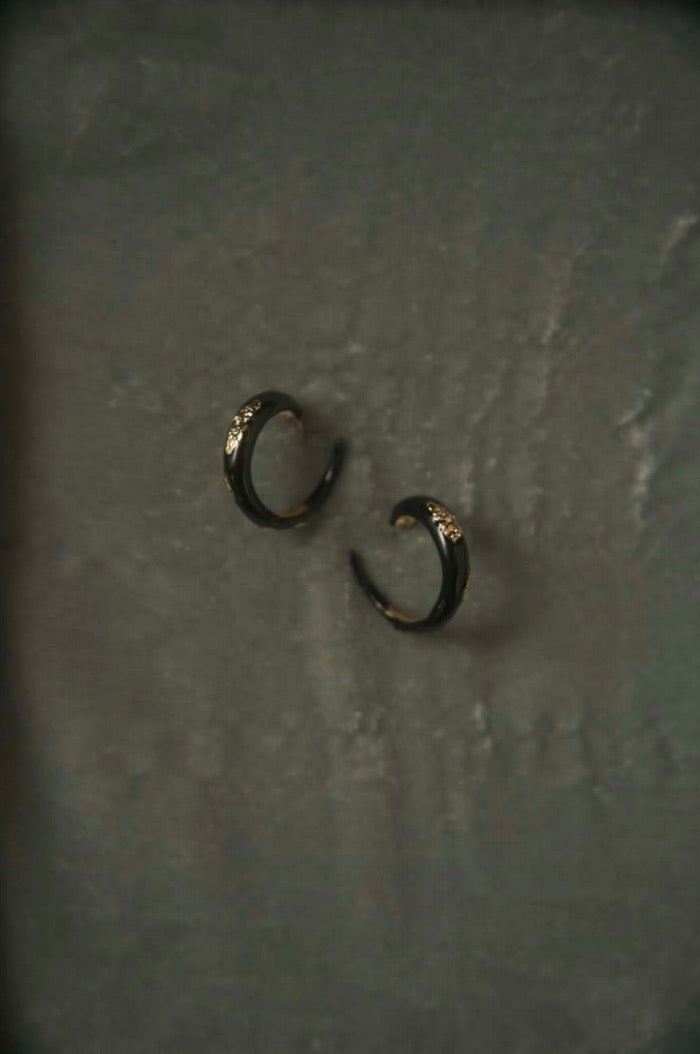 BLACK ENAMEL TEXTURED HOOPS