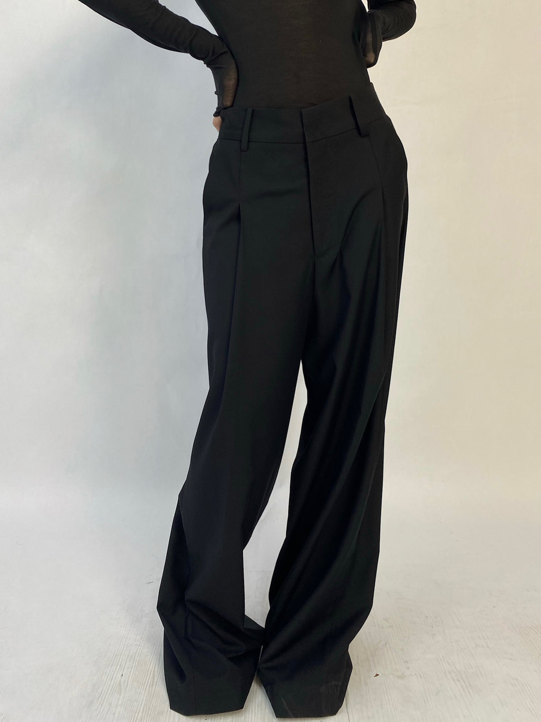 Pleated Relaxed Straight-Leg Pants