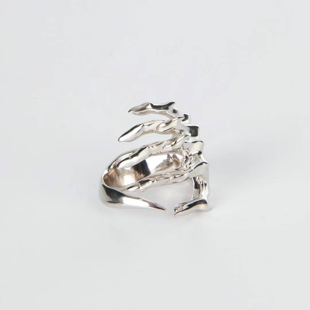 CLAWED RiNG