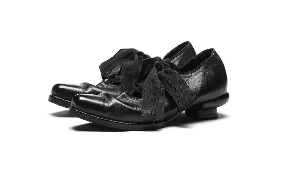 Black Tyre Cow Hand Gripped Leather Shoes