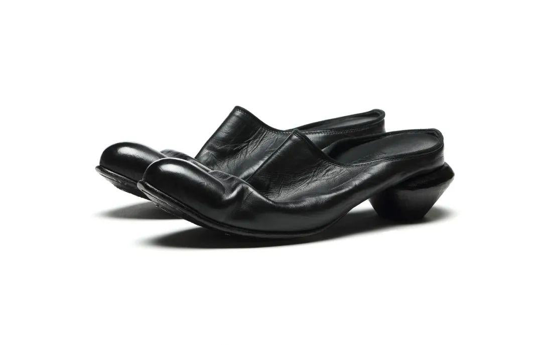 Black Tyre Cow Hand Gripped Leather Slippers