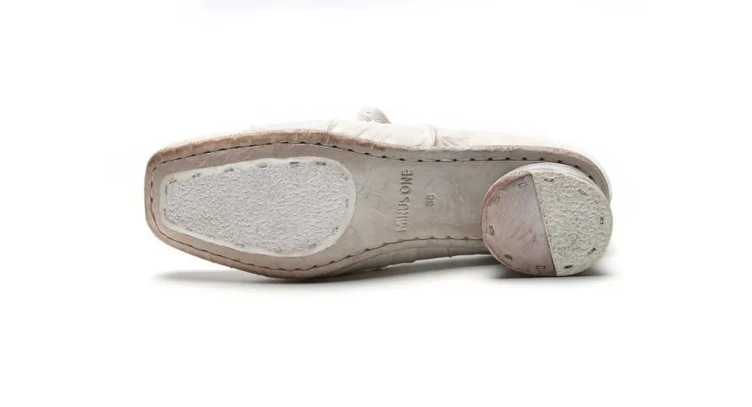 White Hand Gripped Leather Shoes