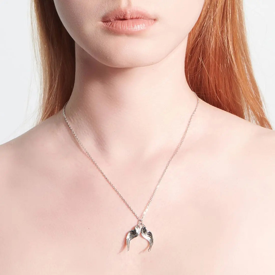 TWO-WiNGED NECKLACE