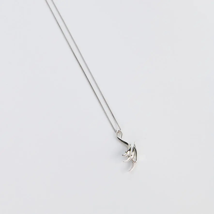 CLAW NECKLACE